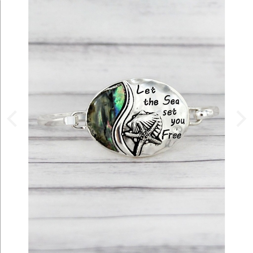 🌼 SALE 🌼 ......... BRACELET